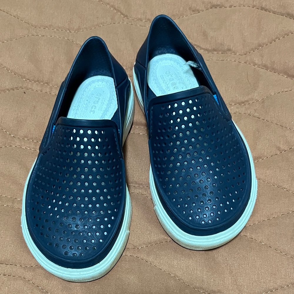 Toddler Navy Slip-On Crocs size 8
